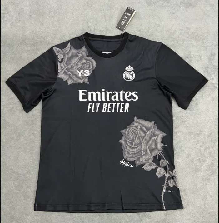 Camiseta Negra Edición Especial Y-3 del Real Madrid 2024/2025  — main view