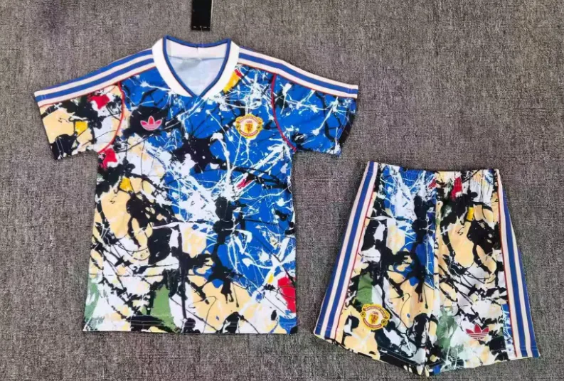 2026/2027 Maillot de football édition spéciale de Manchester United  landaise Taille enfant — main view