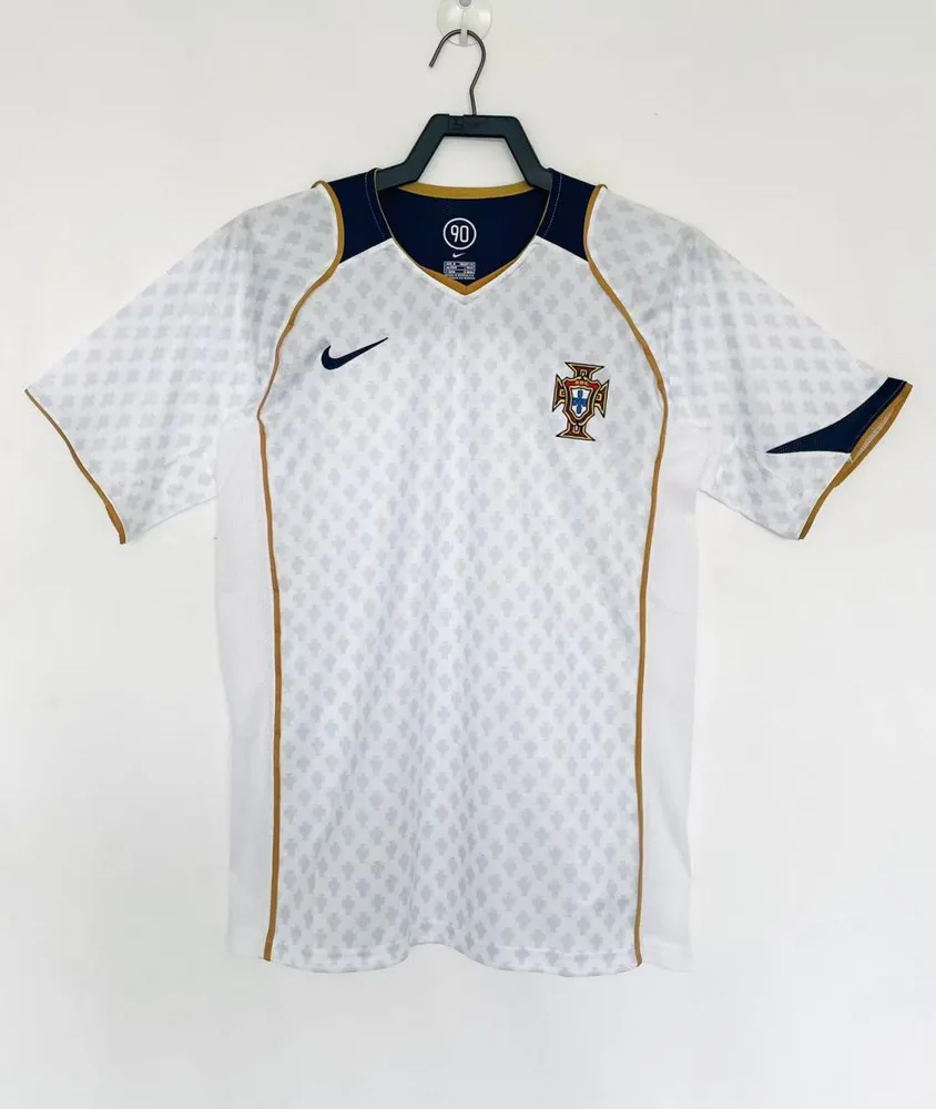 Maillot de football extérieur Portugal rétro 2004  — main view