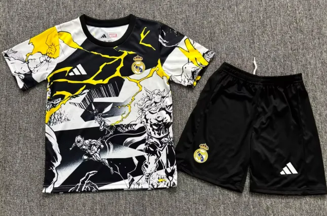 2025/2026 Real Madrid Collaboration Avec Marvel Maillot de Football  Taille Enfant — main view