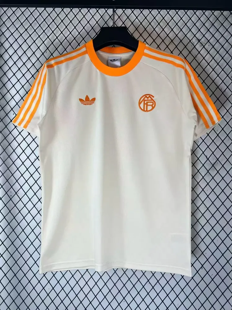 2026/2027 Bayern München Freizeitversion Fußballtrikot   — main view