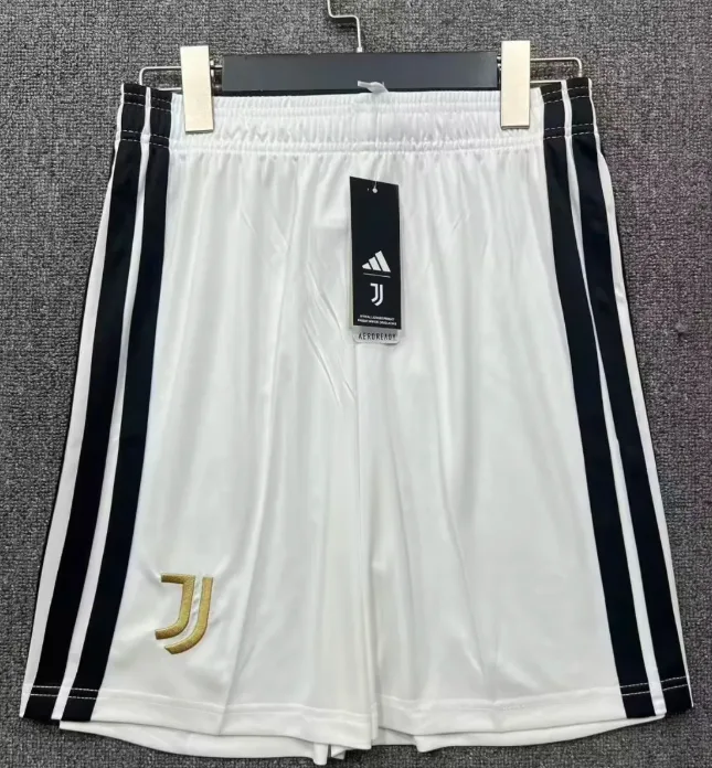 2026/2027 Juventus Heim Fußballshorts   — main view
