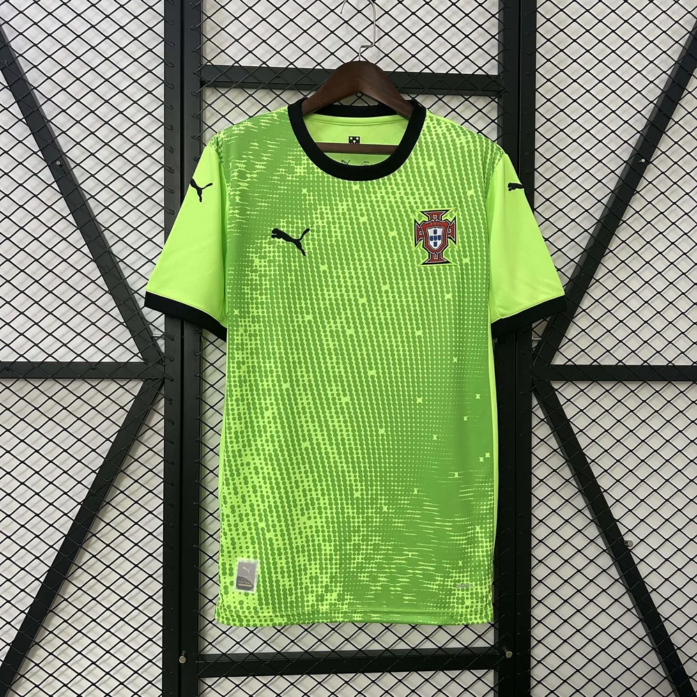 2025 Portugal Torwart Grün Fußballtrikot AAA Fan-Qualität — main view