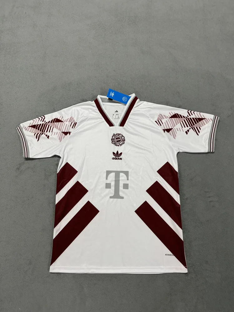 2025/2026 Bayern München Sonderedition weißes Fußballtrikot  — main view