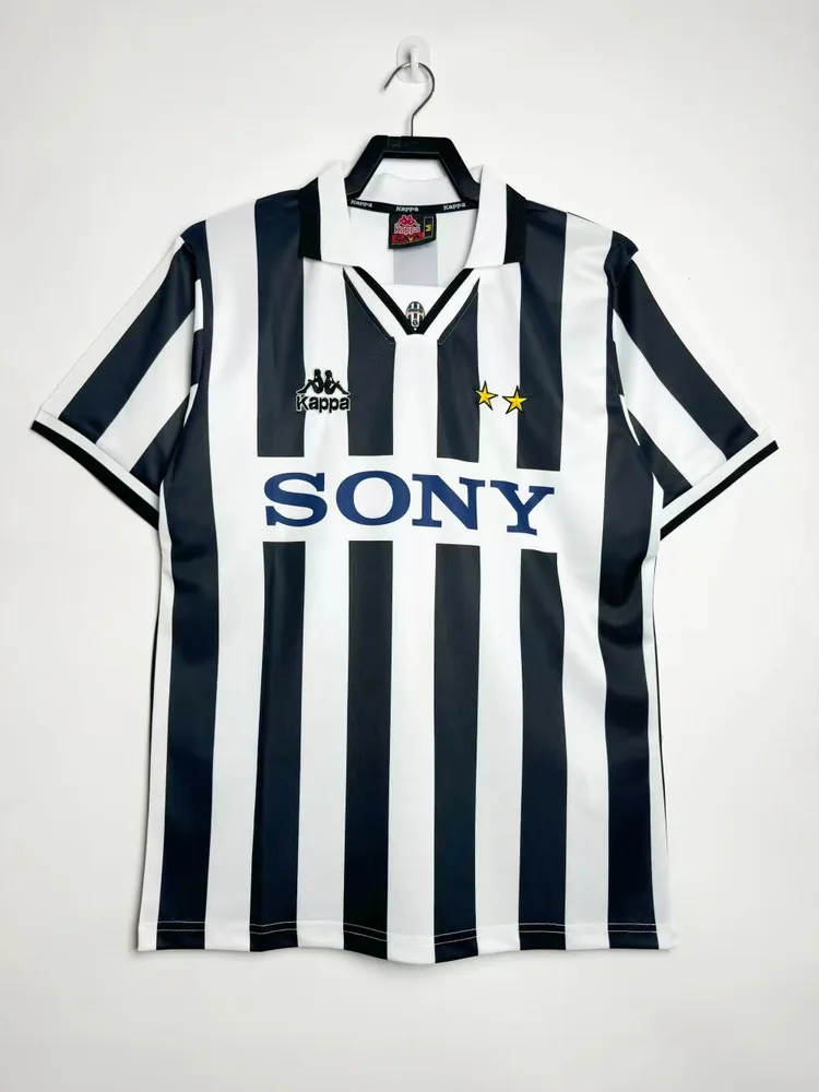 Camiseta de fútbol local retro de la Juventus 1996/1997  — main view