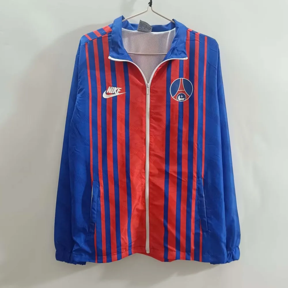 2025/2026 Paris Saint-Germain Corta-vento Vermelho e Azul Camisa de Futebol   — main view