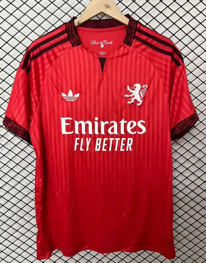 2026/2027 Lyonnais Auswärtstrikot Fußballtrikot   — main view