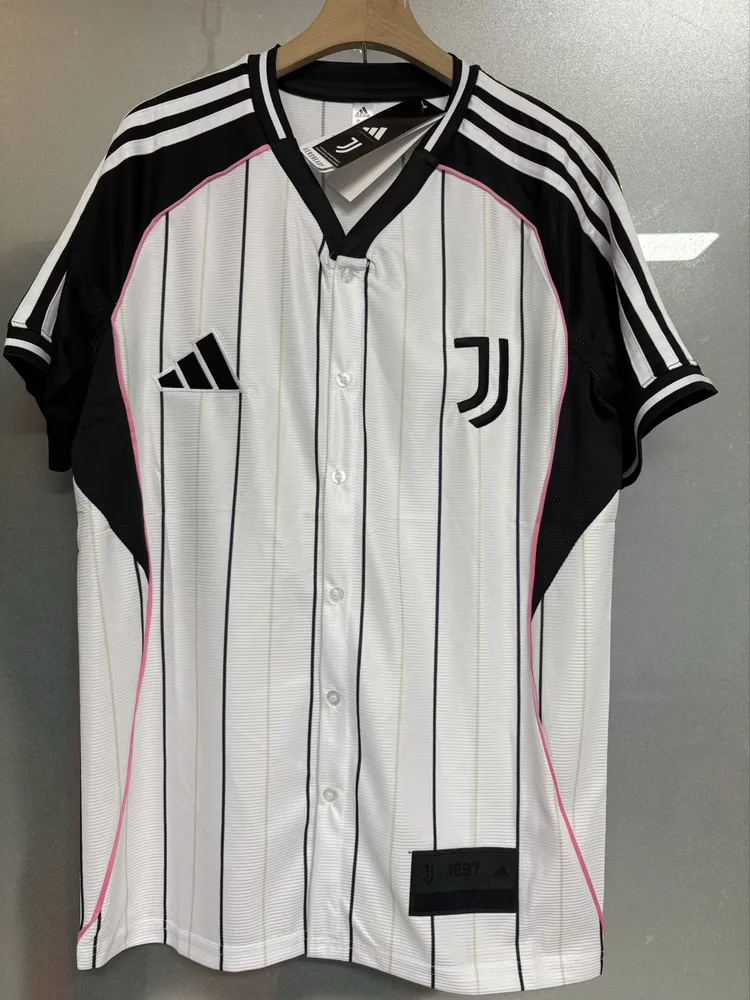 T-Shirt Décontracté Juventus 2025/2026 Football  — main view