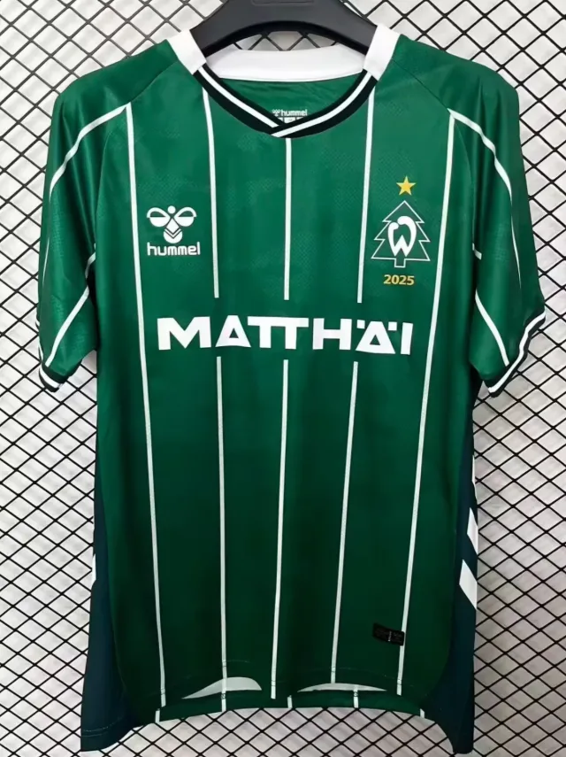 2025/2026 Werder Bremen Domicile Version Noël Vert Maillot de Football  — main view