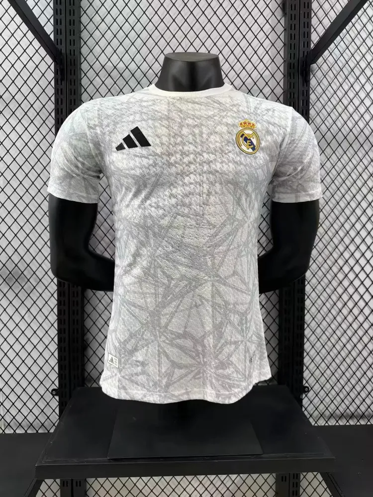 2024/2025 Version Joueur Real Madrid Édition Spéciale 08 Maillot de Football  — main view