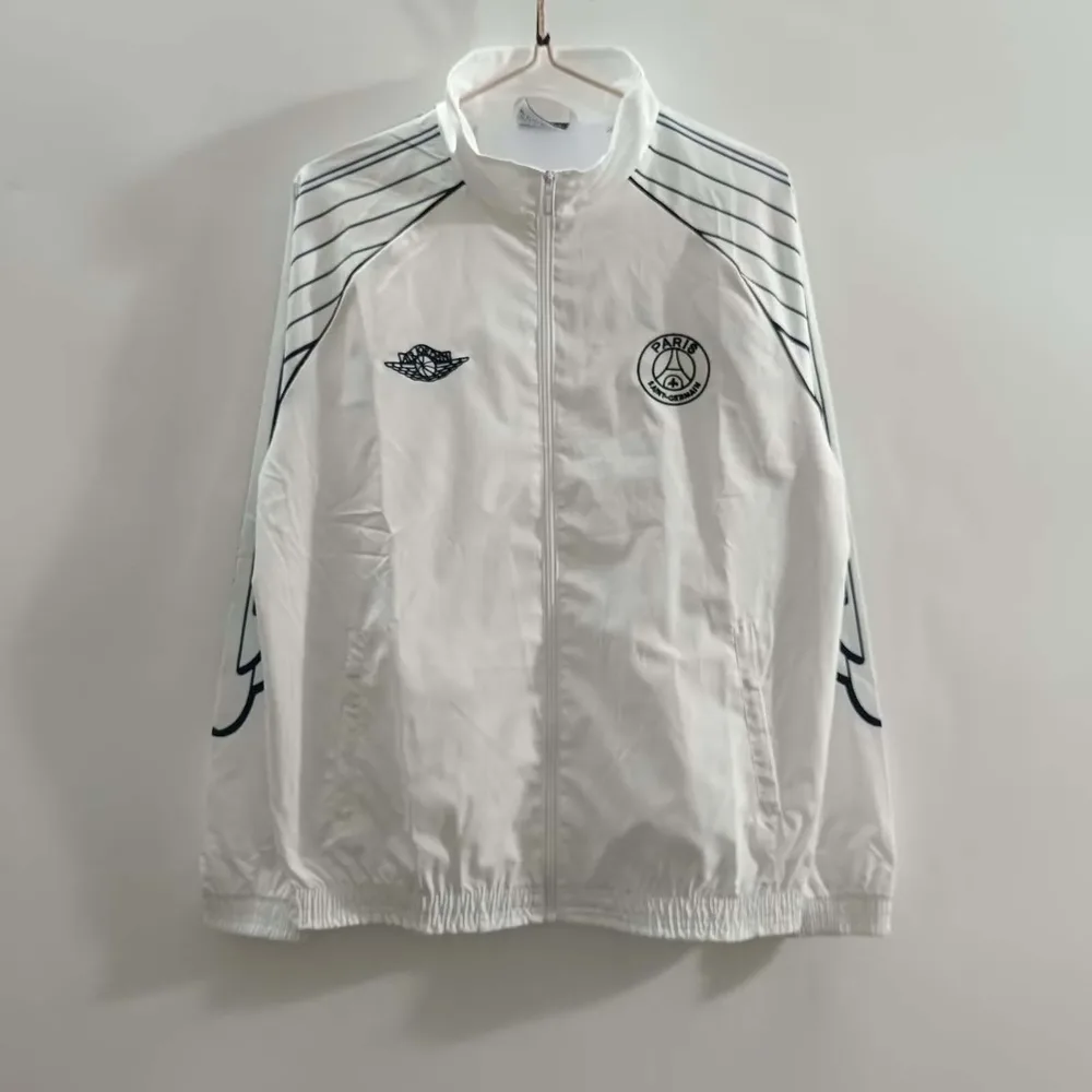 2025/2026 Paris Saint-Germain Windbreaker Weiß Fußballtrikot   — main view