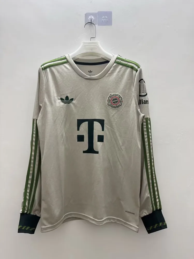 قميص كرة القدم Bayern Munich Oktoberfest بأكمام طويلة 2025/2026 جودة تايلاندية — main view