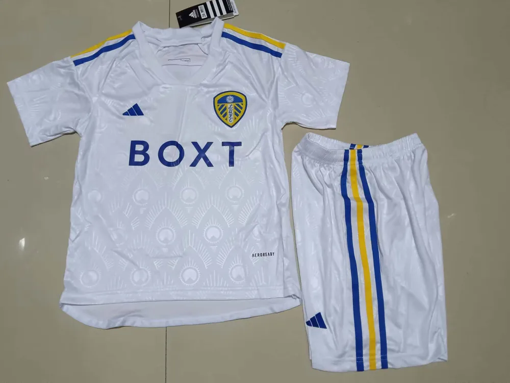 2023/2024 Leeds United Heim Fußballtrikot  Kindergröße — main view