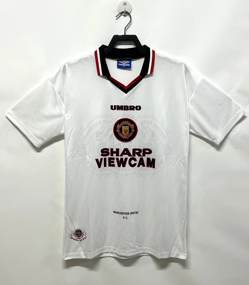 قميص كرة قدم مانشستر يونايتد الكلاسيكي خارج الأرض 1996/1997 جودة تايلاندية — main view