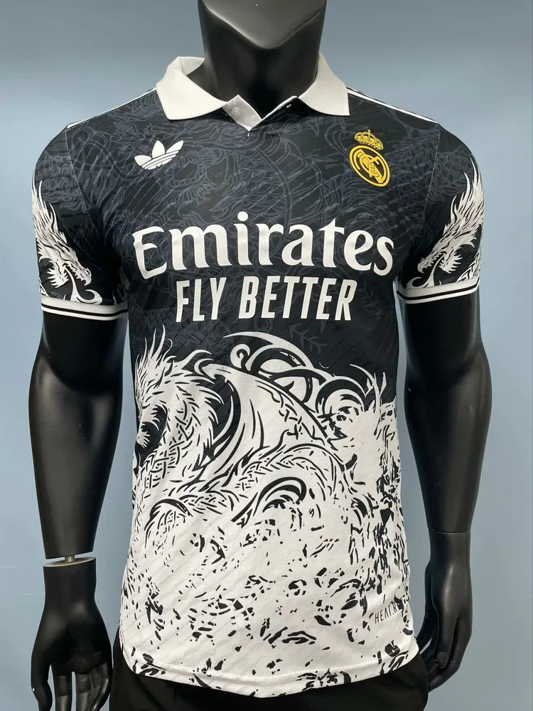 2025/2026 Version Joueur Real Madrid Édition Spéciale 28 Maillot de Football  — main view
