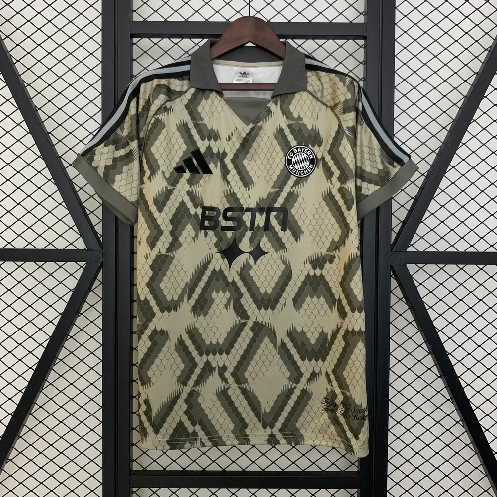 2025/2026 Bayern München Schlangenjahr Sonderausgabe Fußballtrikot  — main view