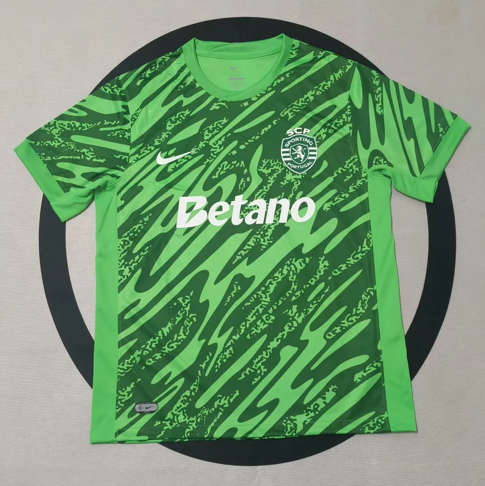 2025/2026 Sporting Lisbon Goalkeeper Football Shirt  — main view