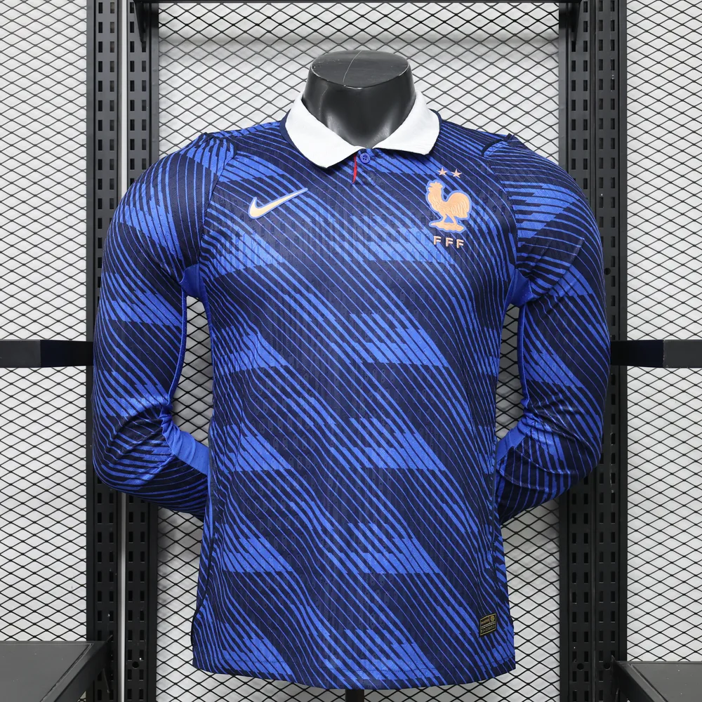 Maillot de football domicile France manches longues 2026 Version Joueur AAA qualité fan — main view