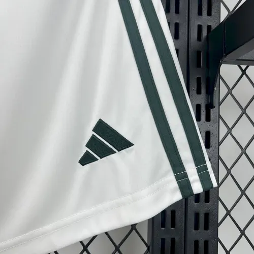 2005/2006 Celtic Heimshorts  — view 4