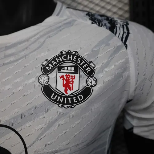 2025/2026 Version Joueur Manchester United Édition Spéciale Blanc Maillot de football  — view 5