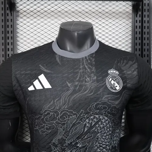 2025/2026 Camiseta de fútbol Real Madrid Edición Especial 32 Versión Jugador  — view 3
