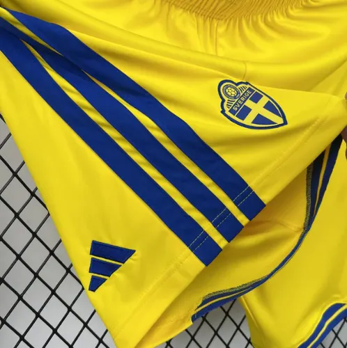 2026 Schweden Nationalmannschaft Heim-Fußball-Shorts AAA Fan-Qualität — view 3