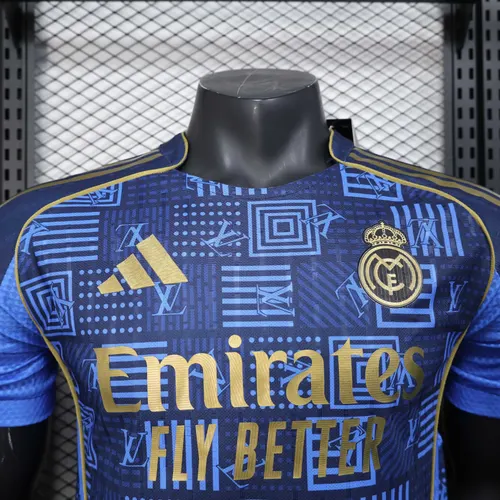 Camisa Real Madrid Versão Jogador Edição Especial 18 2025/2026  — view 3