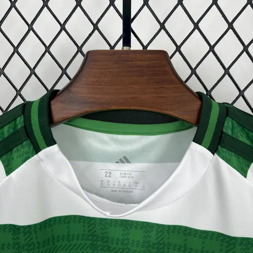 2025/2026 Celtic Heim Fußballtrikot  Kindergröße — view 3