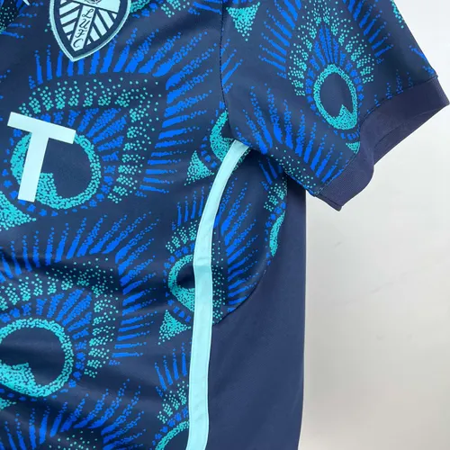20223/2024 Leeds United Auswärts Fußballtrikot  — view 8
