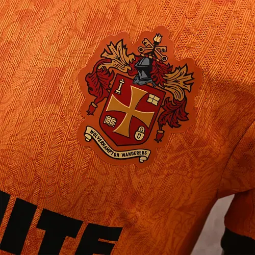 2026/2027 Spielerversion Wolverhampton Wanderers Heim-Trikot   — view 5