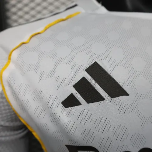 2025/2026 Spielerversion Real Madrid Heim Langarmtrikot  — view 4