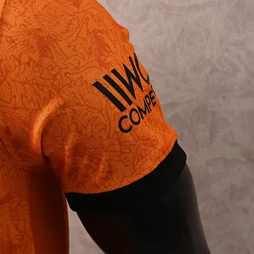 2026/2027 Spielerversion Wolverhampton Wanderers Heim-Trikot   — view 6