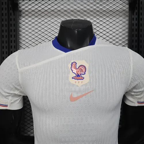 2025 Spielerversion Frankreich Auswärts-Fußballtrikot AAA Fan-Qualität — view 3