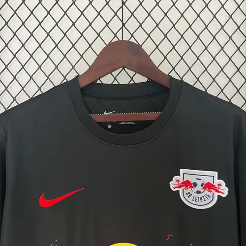 2024-2025 Leipzig Sonderausgabe Schwarzes Fußballtrikot  — view 3