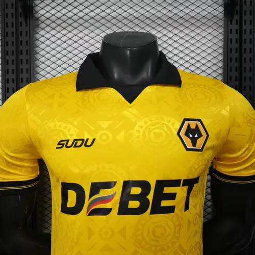 2025/2026 Spielerversion Wolverhampton Wanderers Heim Fußballtrikot  — view 3
