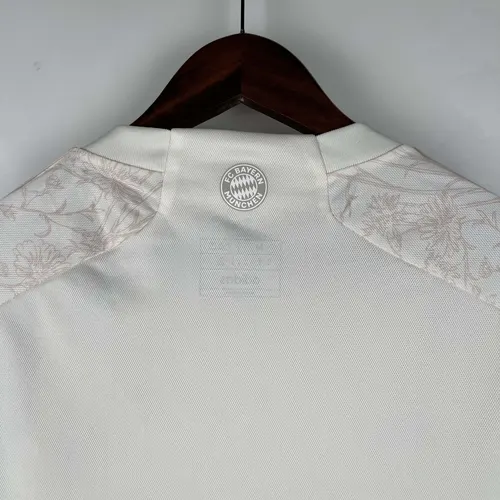 Camisa de Futebol Bayern Munich Terceira Fora 2023/2024  — view 4