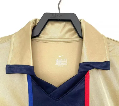 2001/2002 Retro Barcelona Away Football Shirt  — view 3