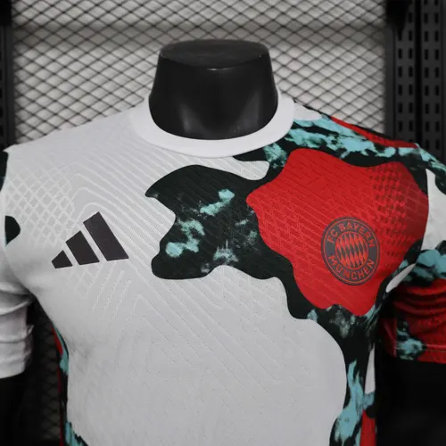 2025/2026 Spielerversion Bayern München Sonderausgabe 01 Fußballtrikot  — view 3