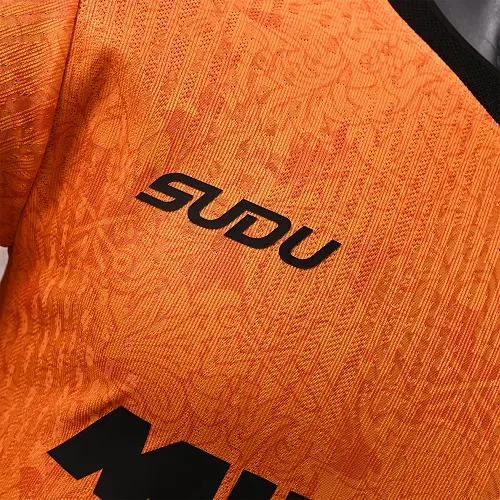 2026/2027 Spielerversion Wolverhampton Wanderers Heim-Trikot   — view 4