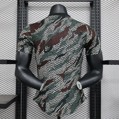 Camisa de Futebol Arsenal Edição Conjunta Maharishi Versão Jogador 2023/2024  — view 2