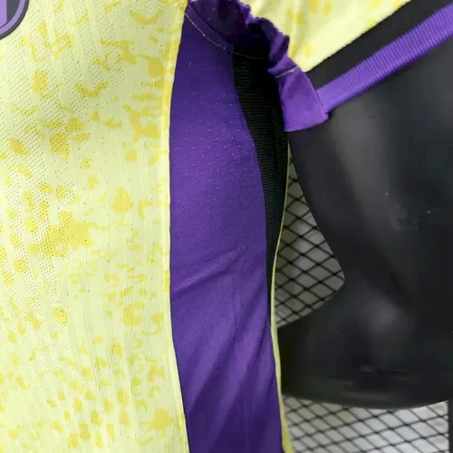 2025/26 Versão Jogador Barcelona Away Série Mamba Kobe Bryant Edição Conjunta Camisa de Futebol  — view 4