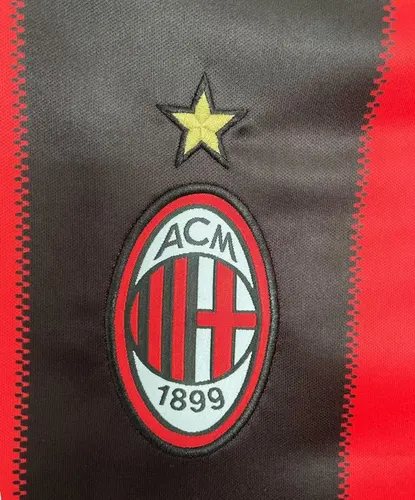 Camiseta de fútbol local retro del AC Milan 2010-2011  — view 5