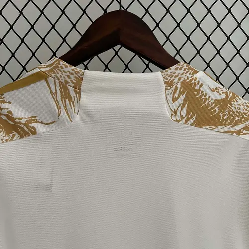 2023/2024 Real Madrid Camisa Edição Especial Dragão Dourado Branco Futebol  — view 5