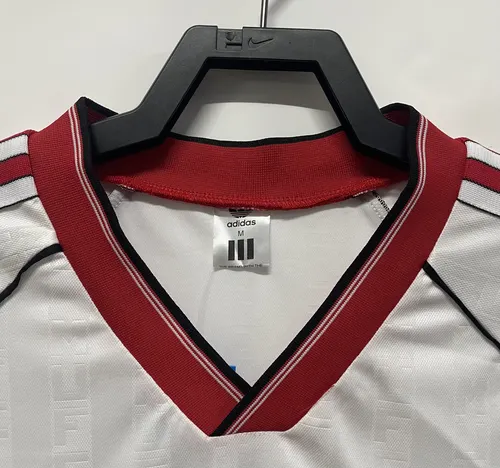 1988/1990 Retro Manchester United Away Football Shirt  — view 3