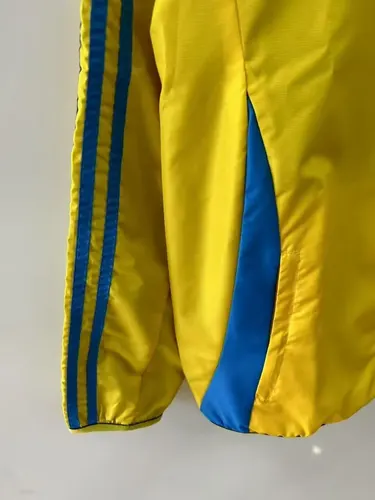 2025/2026 Barcelona Chaqueta Cortavientos Doble Cara Amarilla y Azul Camiseta de Fútbol   — view 5