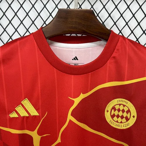 2025/2026 Bayern München Sonderedition Fußballtrikot   — view 3