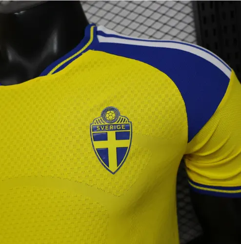 2026 Player Version Schweden Nationalmannschaft Heim-Fußballtrikot AAA Fan-Qualität — view 5