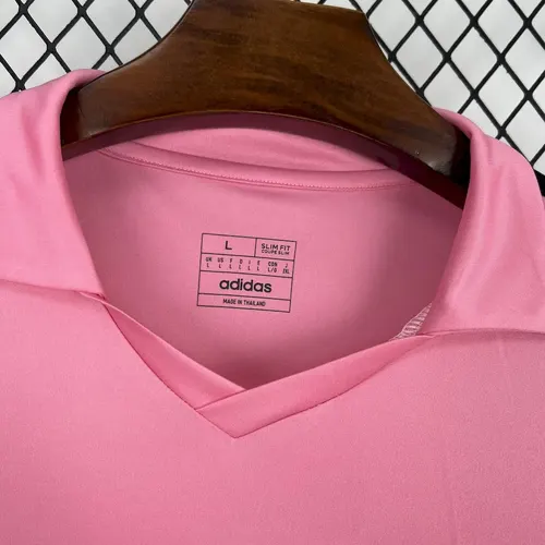 2025/2026 Real Madrid Sonderedition Pink 02 Fußballtrikot  — view 3