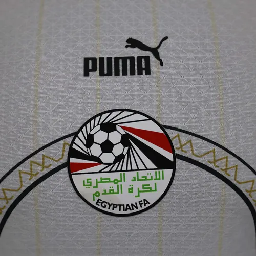 قميص كرة قدم مصر الوطني الخارجي للنسخة القديمة 2022/2023 نسخة اللاعب درجة معجبين AAA — view 4