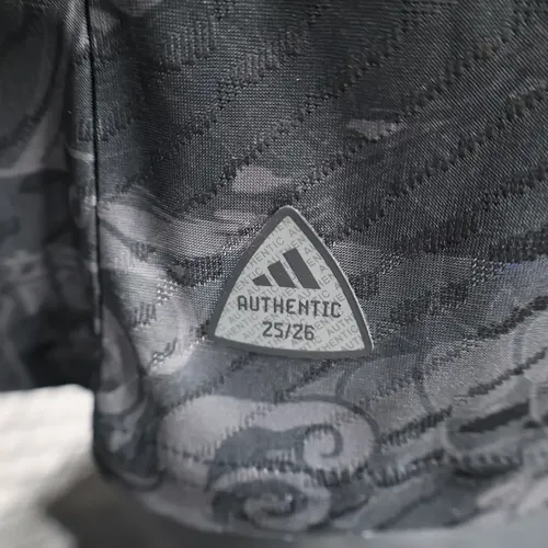 2025/2026 Camiseta de fútbol Real Madrid Edición Especial 32 Versión Jugador  — view 8